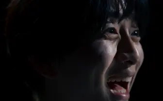 背筋原作のホラー映画『口に関するアンケート』場面写真が解禁　主演 板垣李光人の表情が怖すぎる