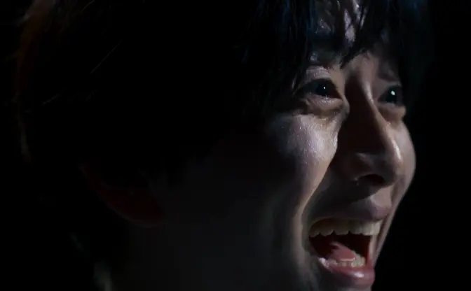 背筋原作のホラー映画『口に関するアンケート』場面写真が解禁　主演 板垣李光人の表情が怖すぎる