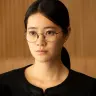 小川あんさん演じる佳奈の妹・杏里。物語は杏里のもとに、やつれた佳奈が訪ねてくるところからはじまる
