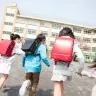 「物価上昇」に注目している小学生（画像はイメージ）