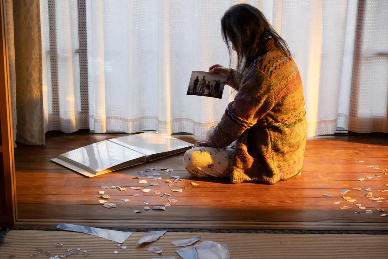 佳奈の母親。佳奈は自身の周囲で起こる不幸な出来事の原因が、母──今はもう母ではない“何か”──による呪いだと考えるようになる