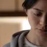 山下リオさん演じる藤井佳奈。父の死をきっかけに母の介護をはじめたが、次第に周囲で起こる異変によって追い詰められていく