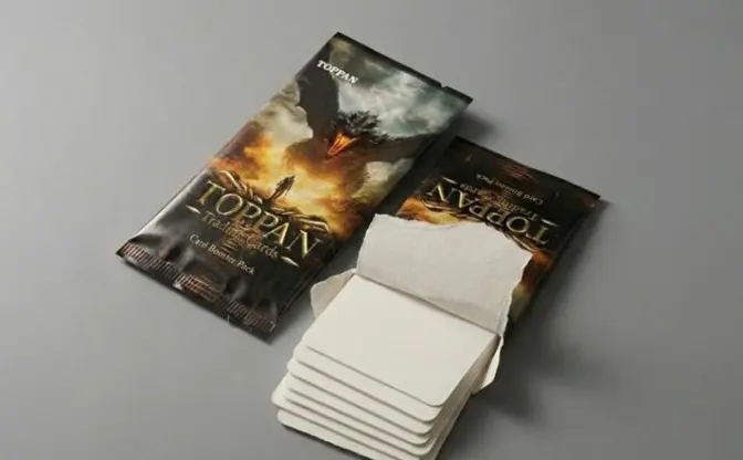 レアカードを抜く“サーチ行為”を対策　TOPPANがトレーディングカード向け新包材を開発