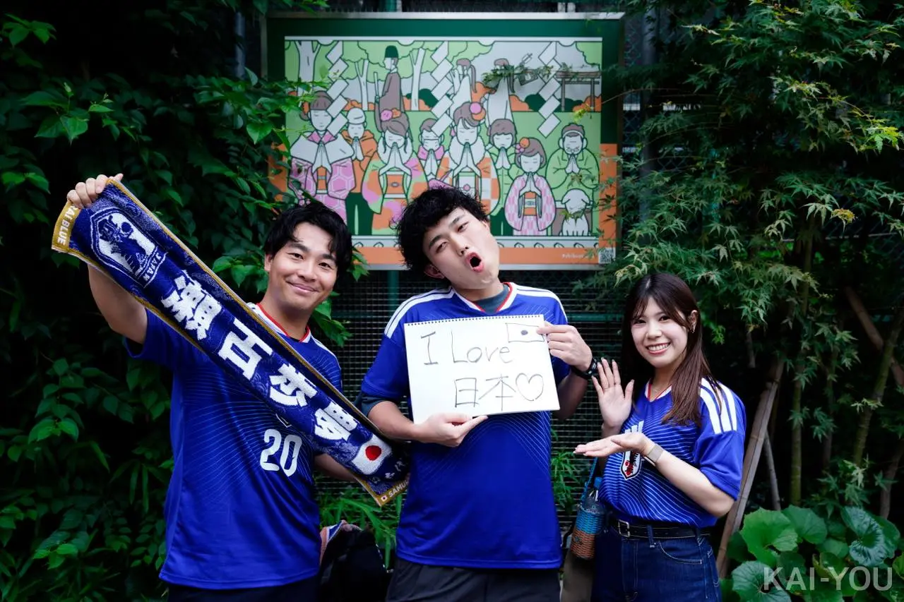 まずは日本代表ユニフォーム姿の3人組。当然「日本」です