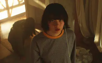 ゲームっぽい映画を目指した──27歳の監督が描く新感覚ホラー『インビジブルハーフ』の発想源