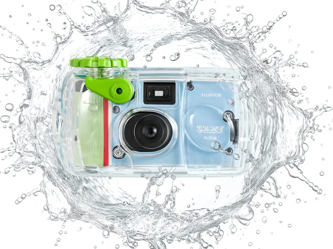 夏の海に「写ルンです」を持っていきたい　防水＆モノクロモデルが新登場