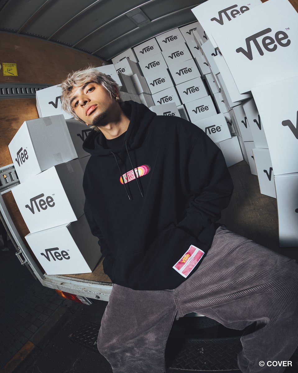 「VTee × hololive Collection」ルック14