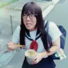 「カレーみそきん」発表動画で女子高生（？）に扮したHIKAKINさん