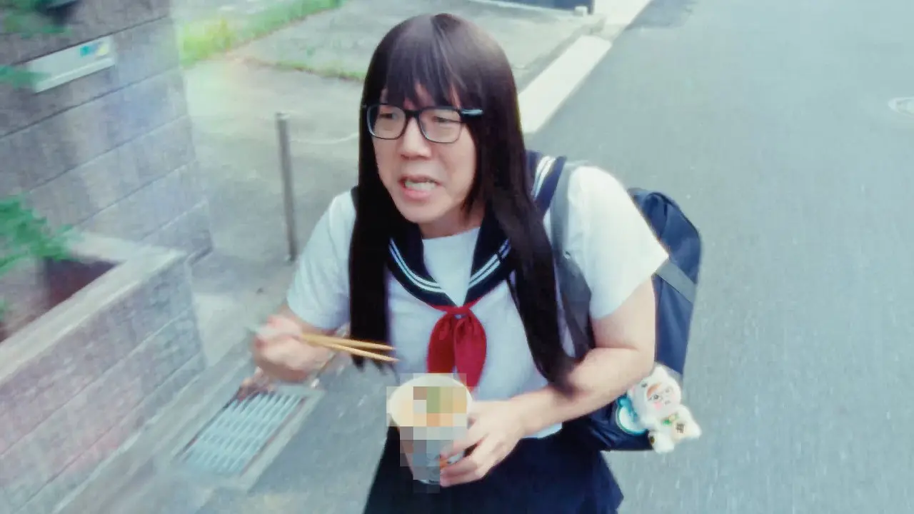 「カレーみそきん」発表動画で女子高生（？）に扮したHIKAKINさん