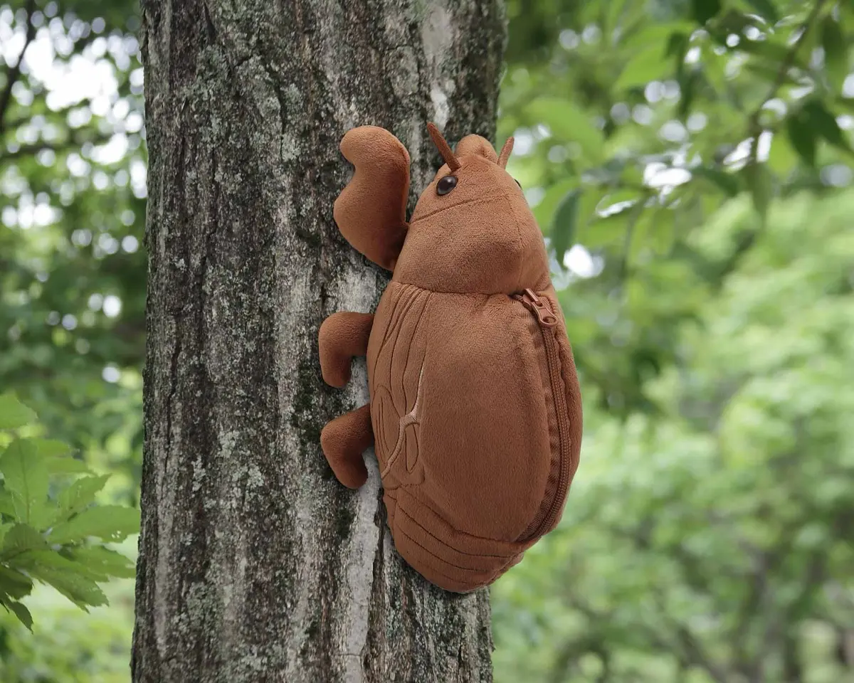 セミの抜け殻からセミ！ぬいぐるみ