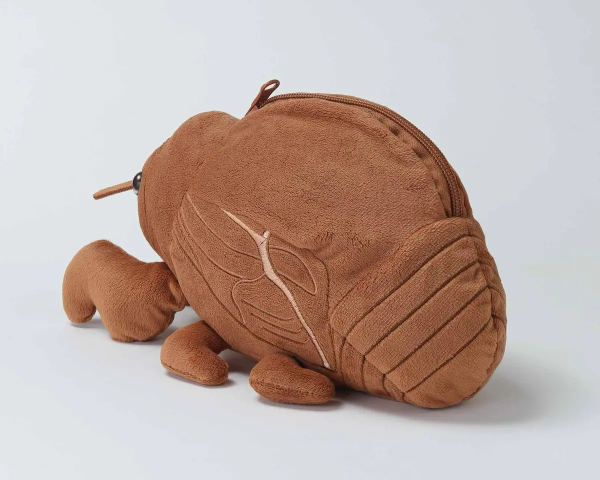 セミの抜け殻からセミ！ぬいぐるみ