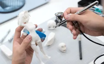 日本工学院、4年制の「フィギュア造形科」を新設　海洋堂らと連携し原型師を育成
