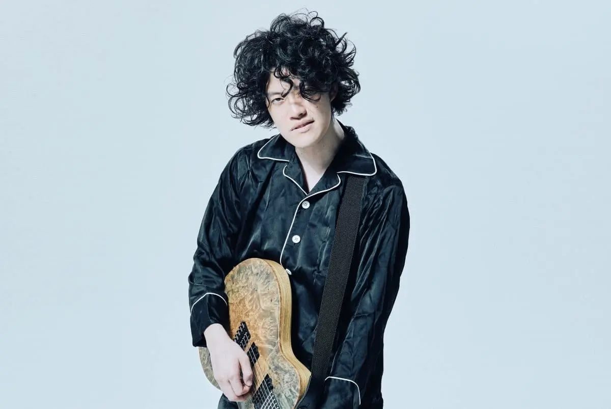 粗品さん／画像はUNIVERSAL MUSIC JAPANアーティストページから