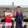 聖火を持つ桃月なしこさん