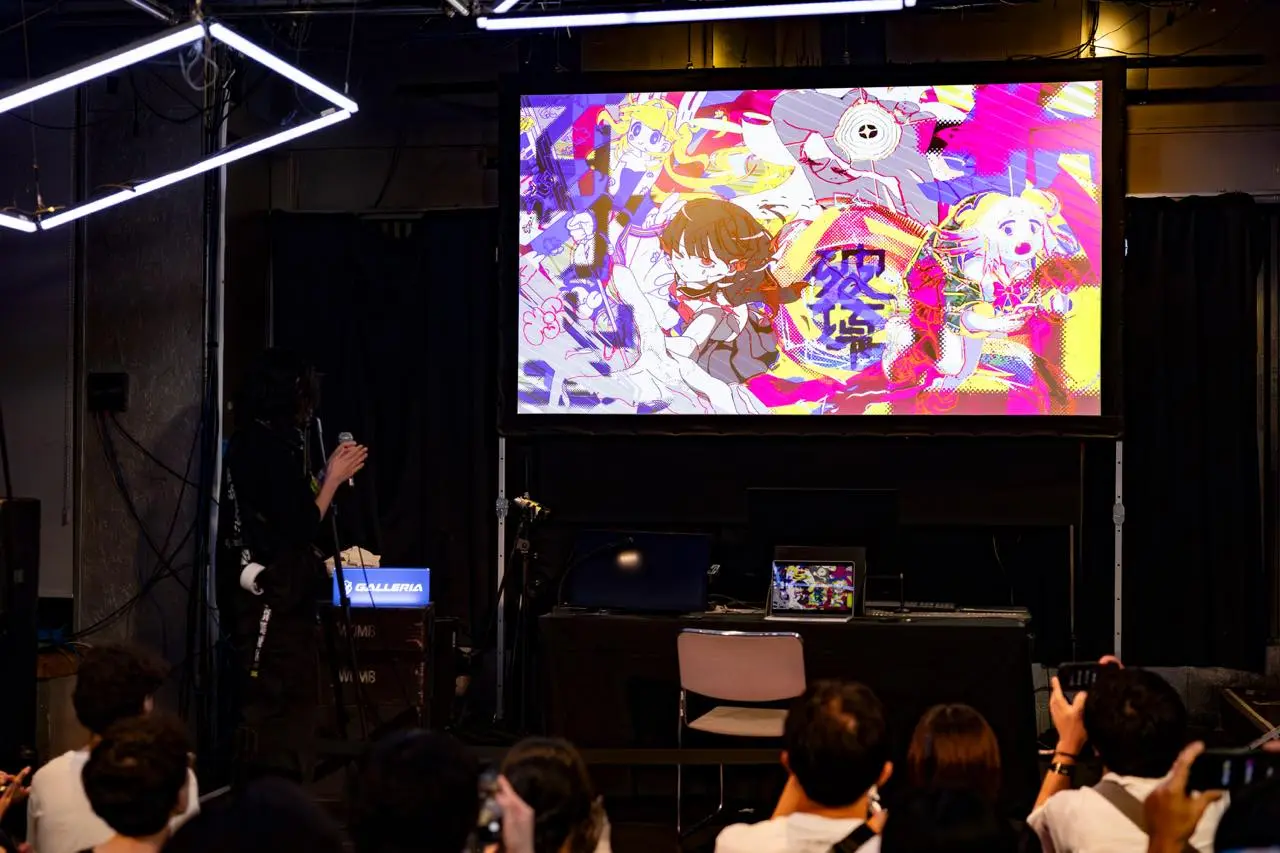 複数の作家によるリレー形式のライブドローイングで完成した作品