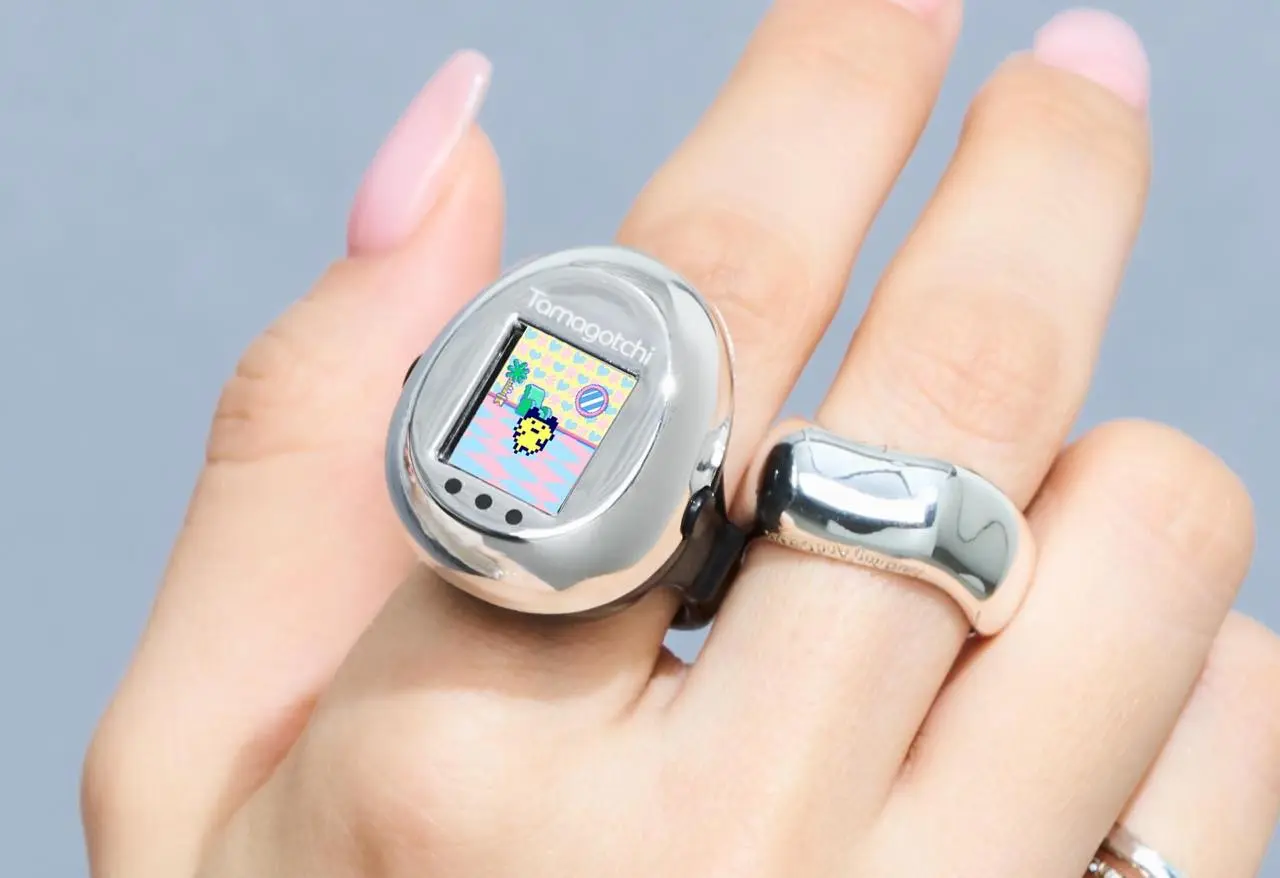 世界最小”の指輪型たまごっち「Tamagotchi ring」発表 指にはめて