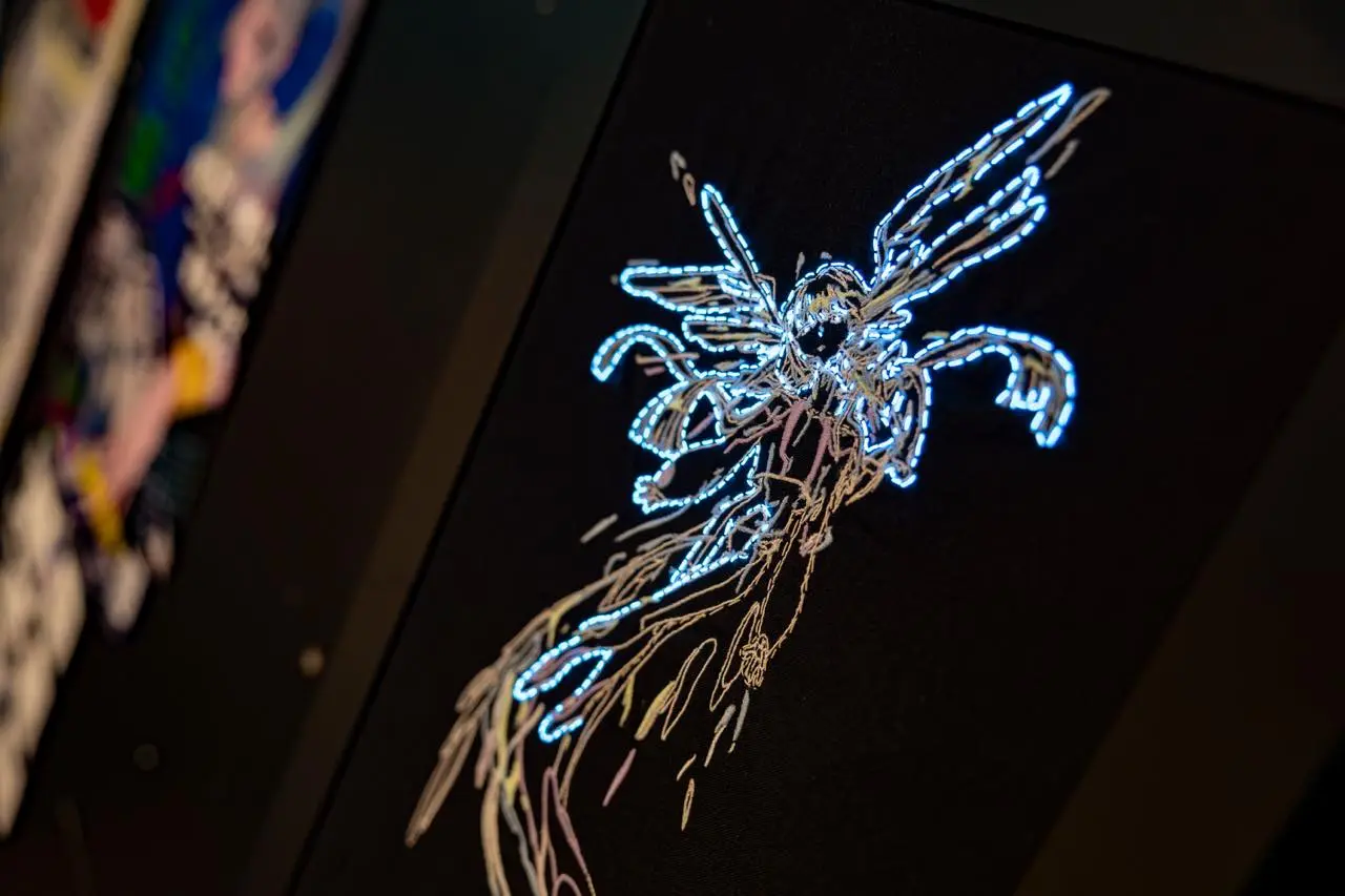 メインビジュアルをもとにした刺繡作品