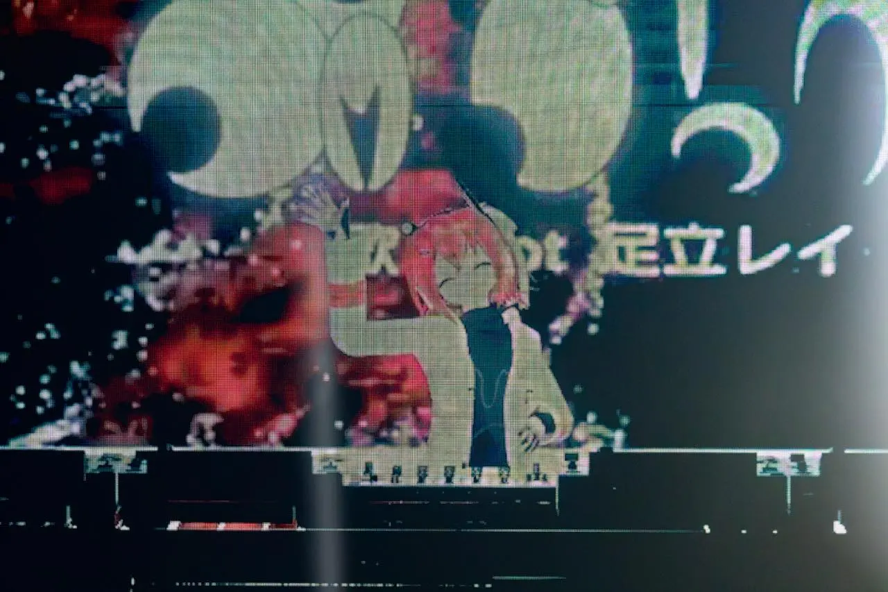 ヒューマノイドロボット・足立レイによる映像型ライブDJ