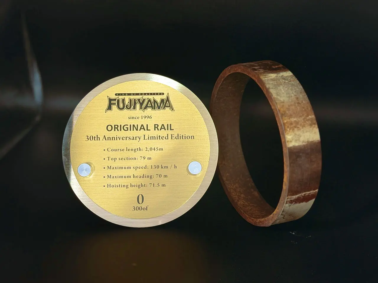 「FUJIYAMA 30thメモリアルレールディスプレイ」ゴールド仕様