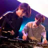 DJを担当した只野楓さん（左）と平田義久さん（右）