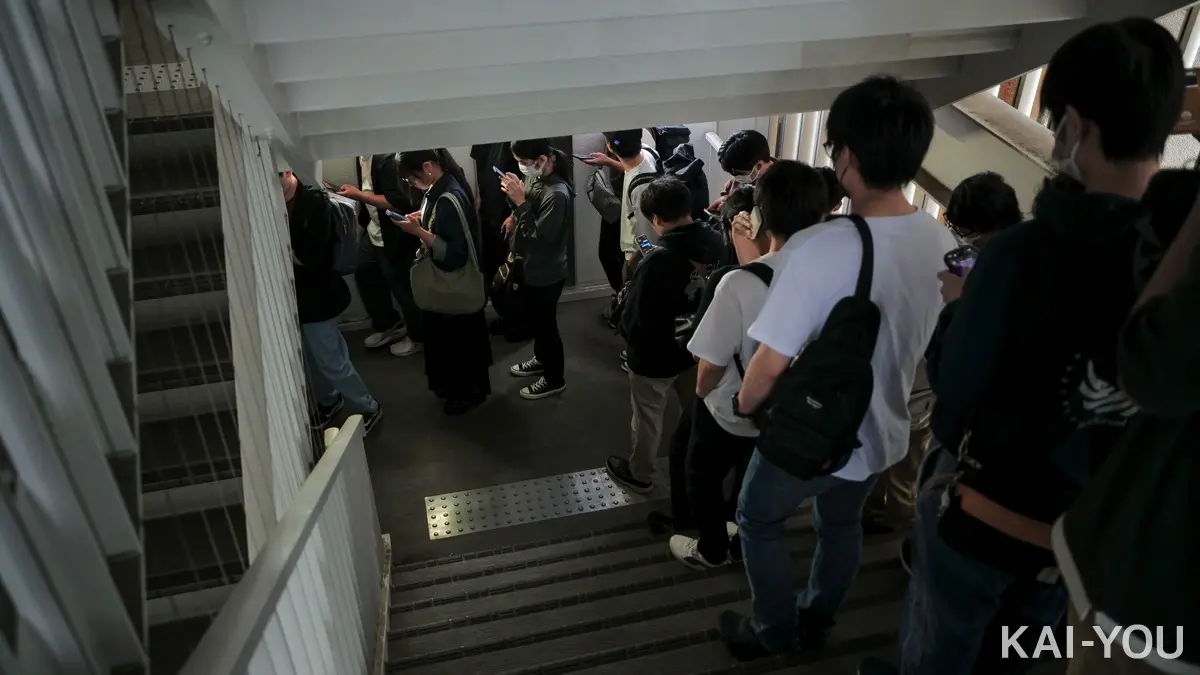 ポップアップストア開場前に形成された待機列