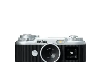 手のひらチェキ「instax Pal 2」登場　ファインダー搭載で本格的な撮影が可能に