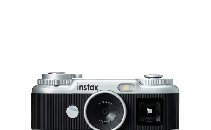 手のひらチェキ「instax Pal 2」登場　ファインダー搭載で本格的な撮影が可能に