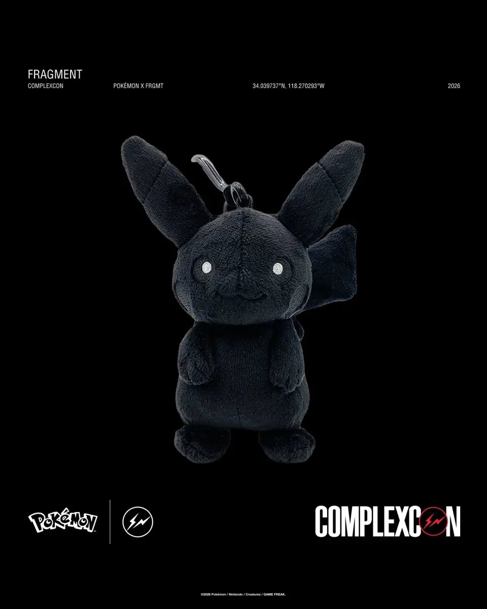 「Fragment × POKÉMON」コレクション、ピカチュウのぬいぐるみ