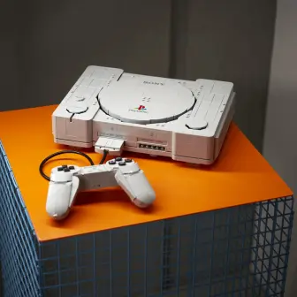 初代プレステを1911ピースで再現した「レゴ PlayStation」がすごい　ほぼ実寸大！