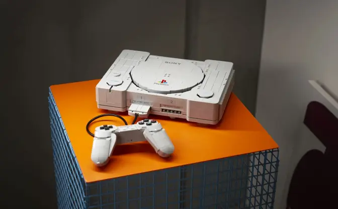 初代プレステを1911ピースで再現した「レゴ PlayStation」がすごい　ほぼ実寸大！