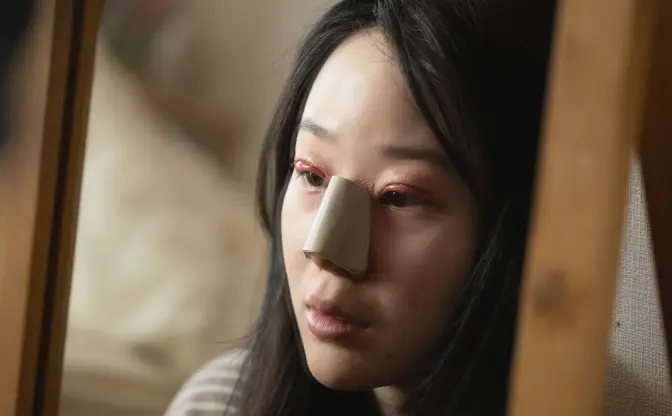 美容整形の光と闇──Netflixドラマ『ダウンタイム』場面写真解禁　高須クリニックも監修参加