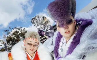 北九州の“ド派手成人式”がロンドンに進出　衣装や新成人を紹介する企画展開催