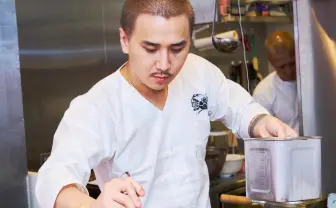 料理人こめお、UMAMI LAB取締役を退任　格闘家 朝倉未来と設立した食品メーカー