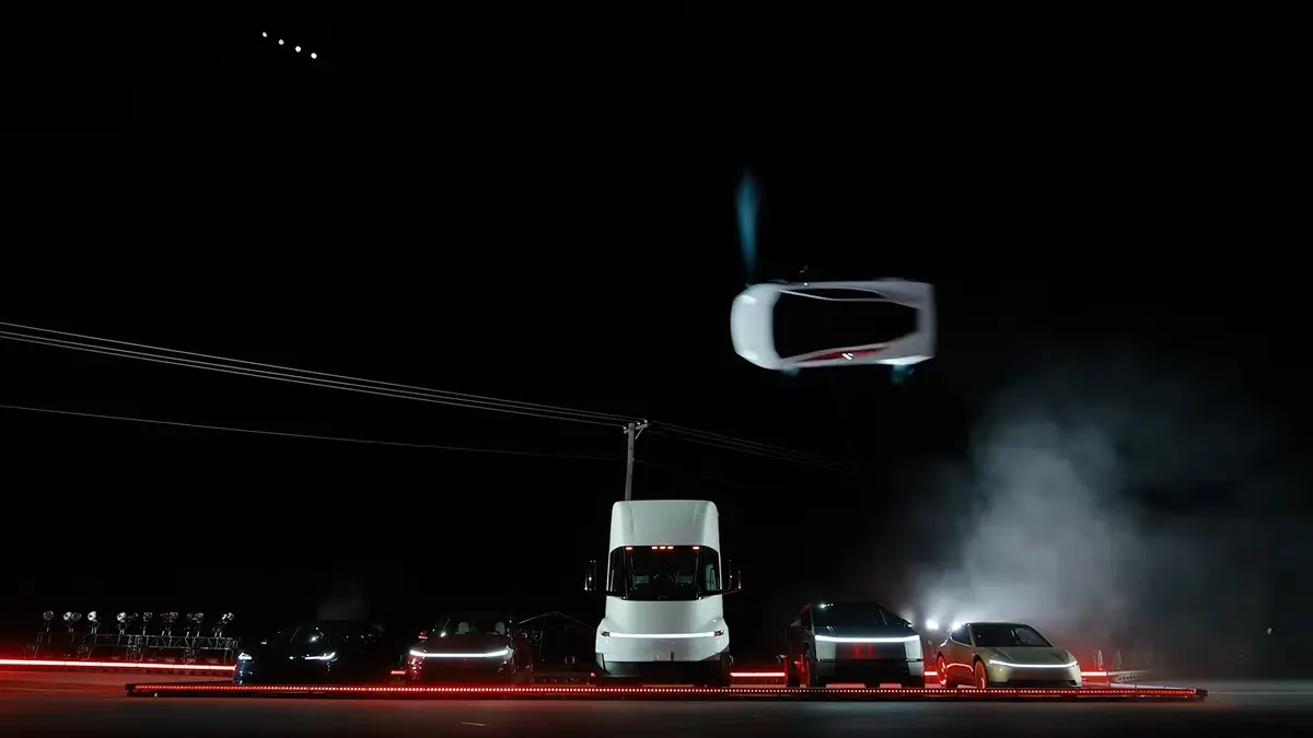 ほかのテスラ車両を飛び越えながら横回転するパフォーマンス