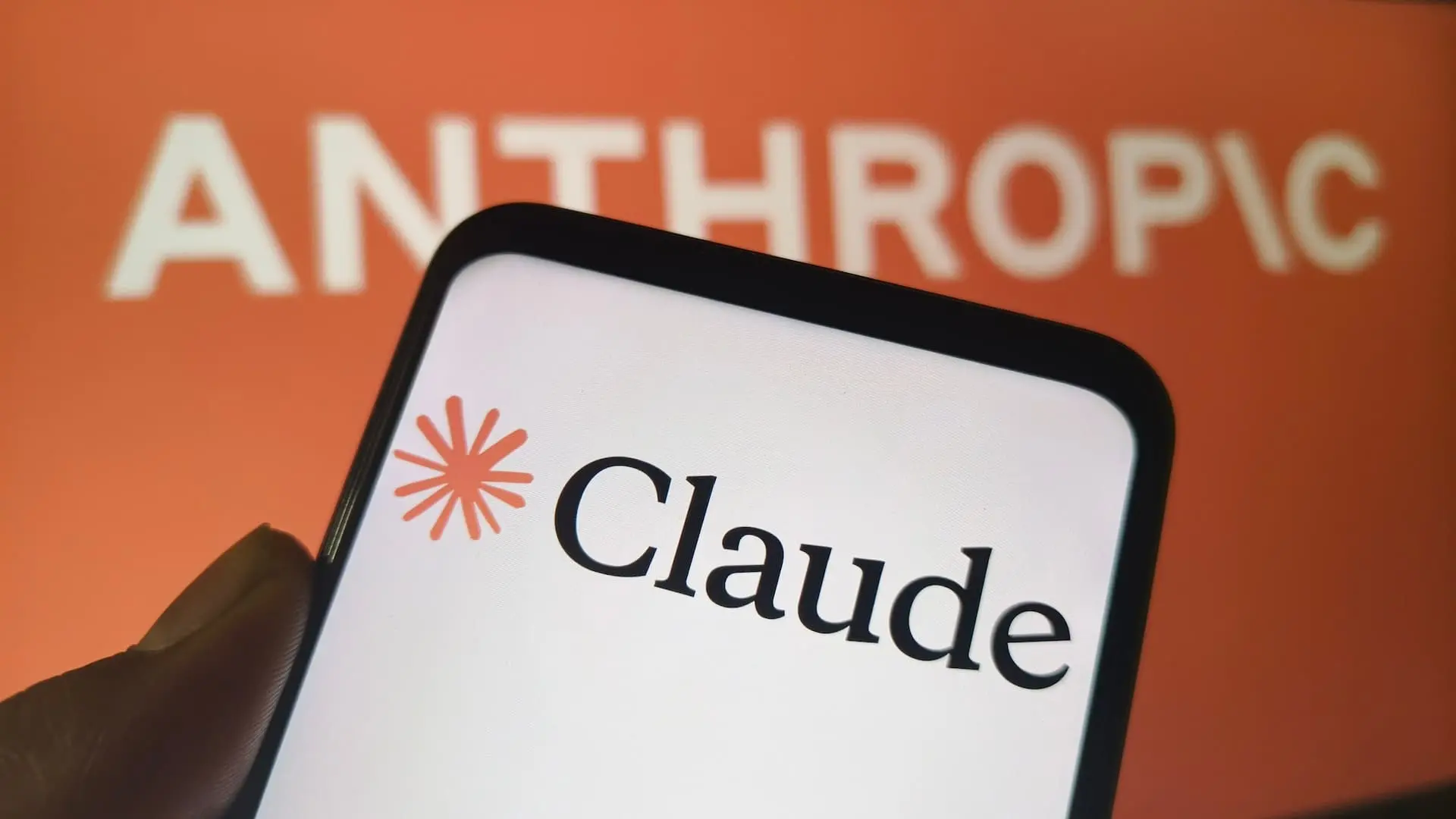 生成AI「Claude」開発会社、上場申請書に「人類滅亡」のリスクを明記