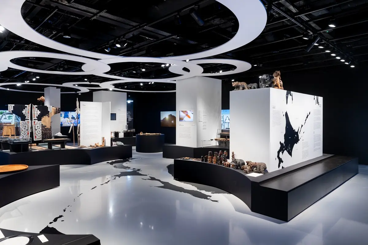 過去の企画展の様子「Ainu Stories: Contemporary Lives by the Saru River」